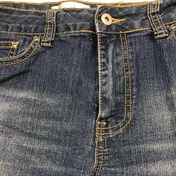 Like new jean Denim jean shorts Size 10 - Picture 2 of 6